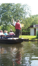 Kahnfahrt im niederlausitzer Spreewald bei Lübbenau