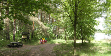 Zugang von den Parkplätzen zum Strand in Peickwitz.