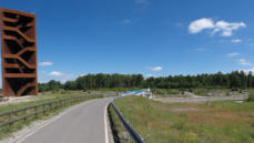 Rostiger Nagel und Fahrradweg am Sedlitzer See